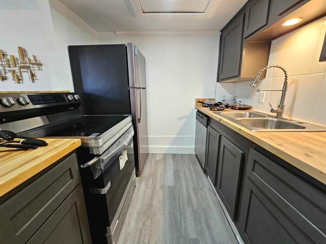 Building Photo - 7152 Fair Oaks Ave