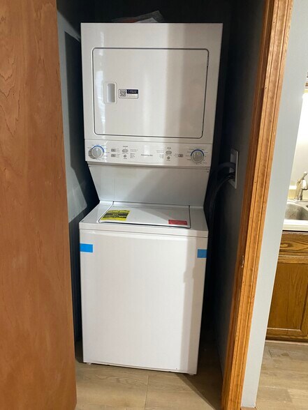 Building Photo - 356 Chandler St