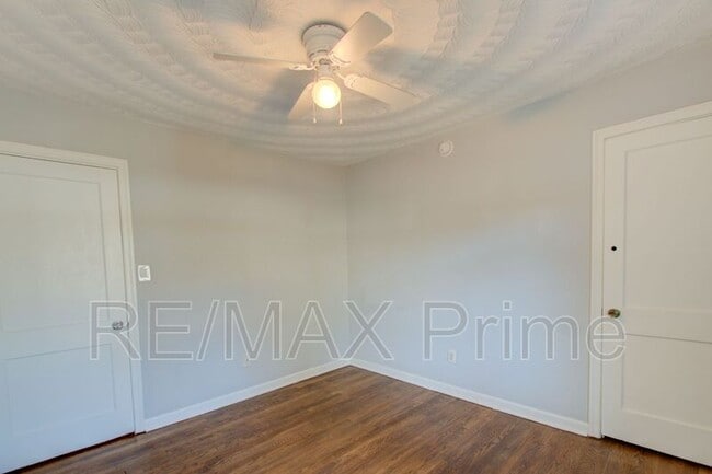 Building Photo - 200 Cynthia Dr