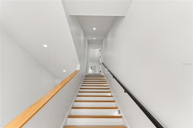 Building Photo - 531 Danube Ave