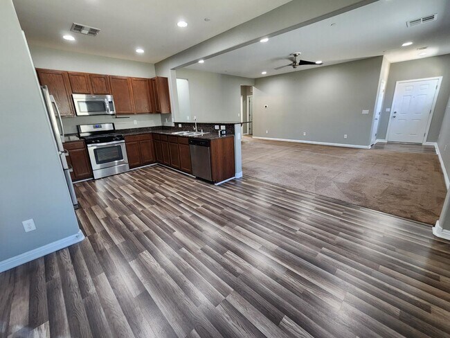 Building Photo - Beautiful Single Story 3 Bedroom close to Cadence