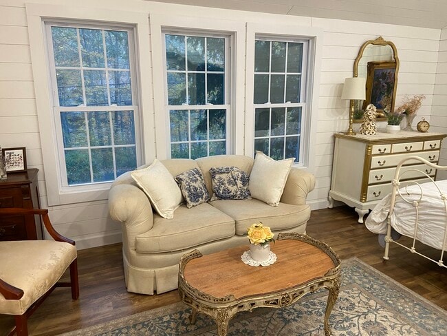 Building Photo - 290 Hamburg Rd