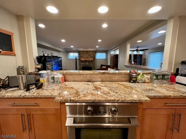 Building Photo - 132 Lakeshore Dr