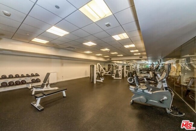 Building Photo - 3223 W 6th St