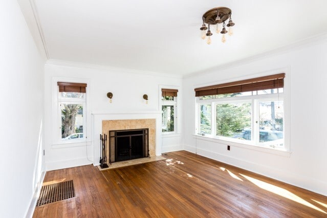 Building Photo - Spacious Home with that Classic Seattle Charm!