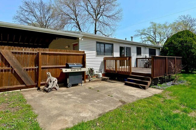 Building Photo - 980 Manresa Ln