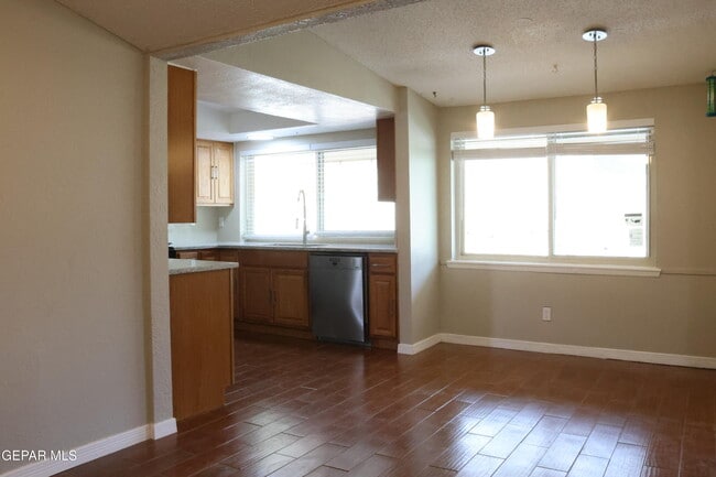 Building Photo - 6704 La Cadena Dr