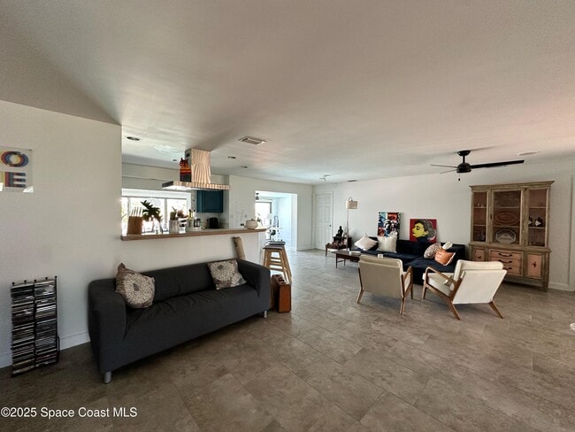 Building Photo - 302 W Osceola Ln