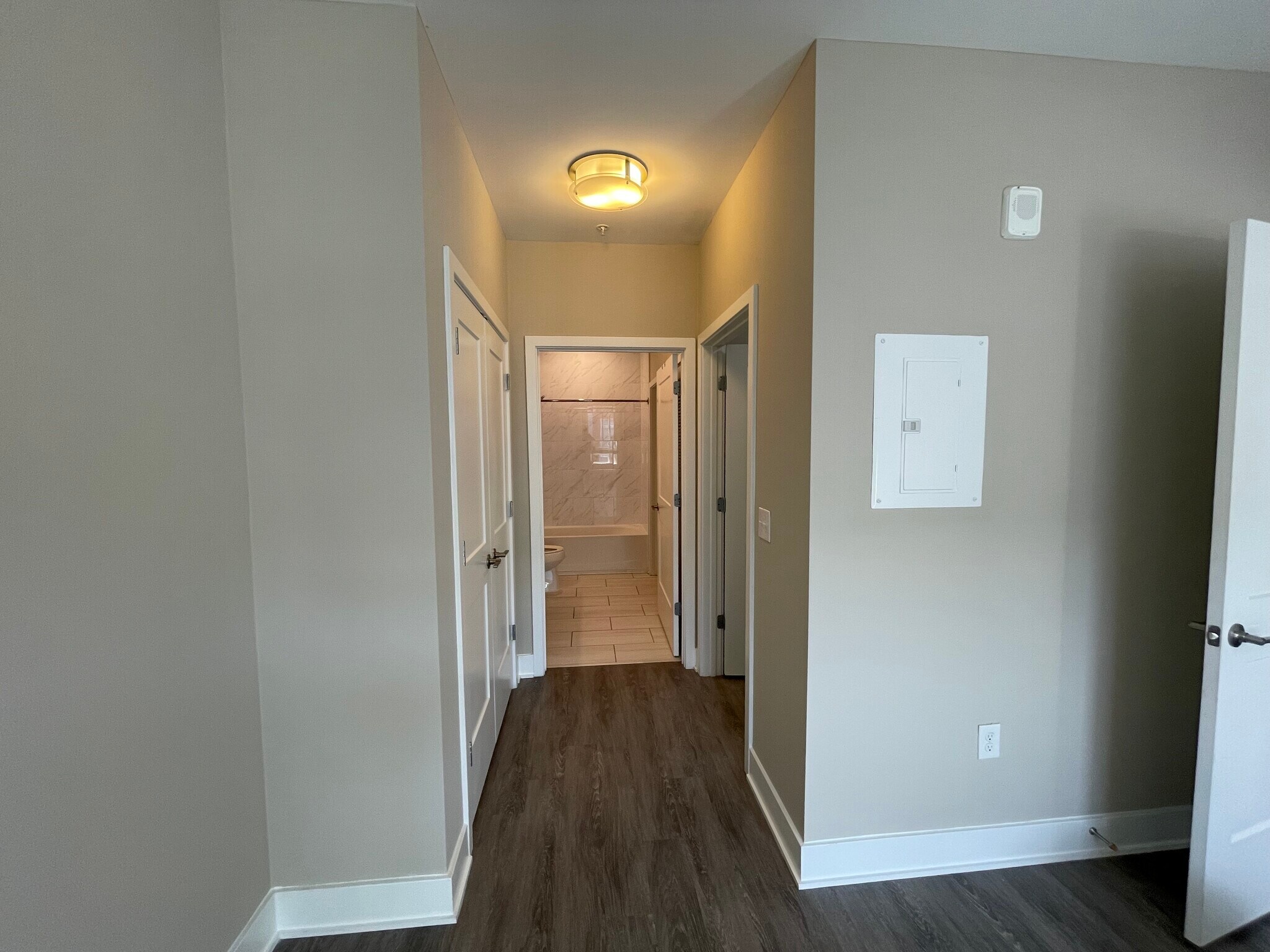 Building Photo - 145 Riverhaven Dr