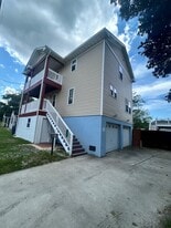 Building Photo - 9573 6th Bay St