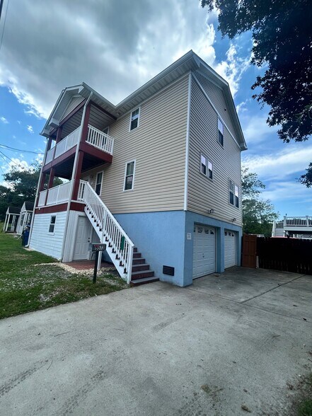 Primary Photo - 9573 6th Bay St