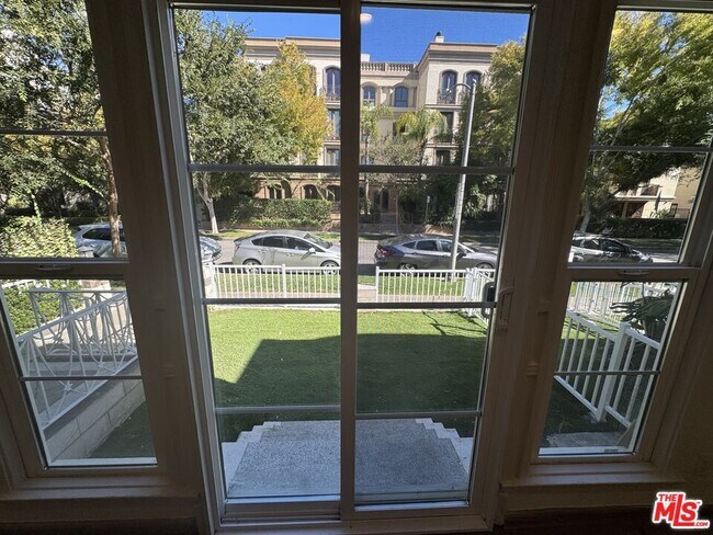 Building Photo - 133 Crescent Dr