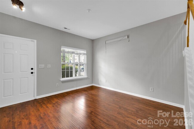 Building Photo - 11054 Dixie Hills Dr