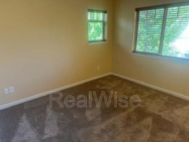 Building Photo - 1709 SE Softwood Way