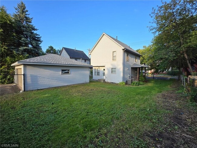 Building Photo - 614 S 19th Ave