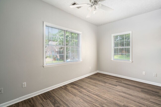 Building Photo - 3-Bed, 3-Bath Duplex Minutes from Auburn Shopping & Dining