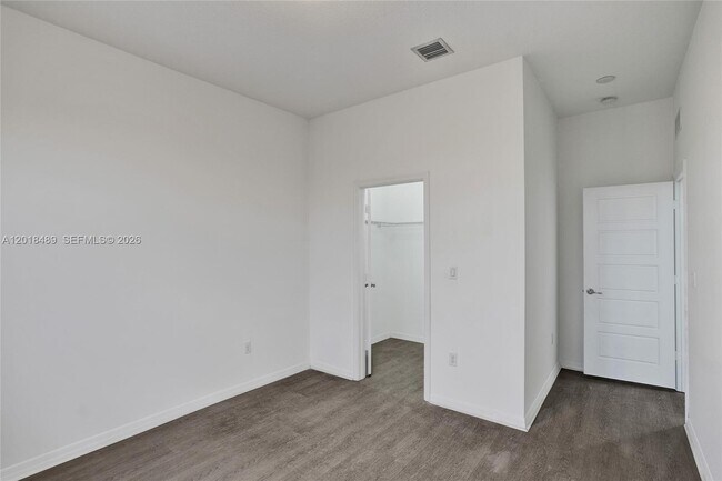 Building Photo - 643 NE 191st Terrace