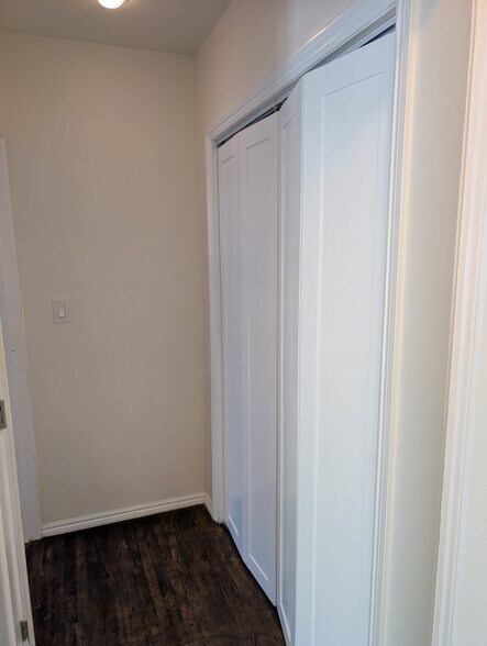Unit B - Hallway - 5011 Stacy St