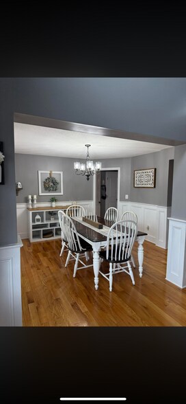 Building Photo - 812 Carousel Ct