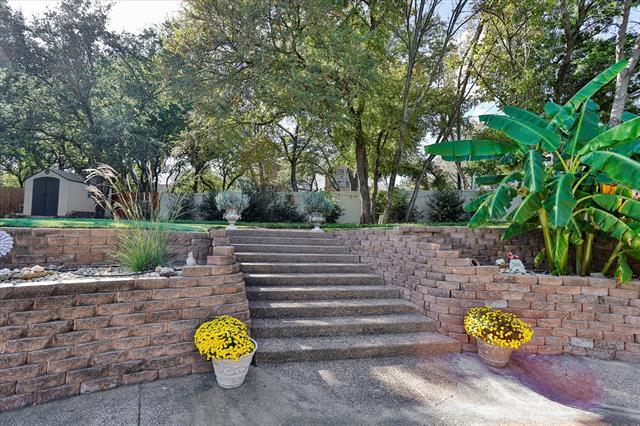 Building Photo - 8921 Crest Wood Dr