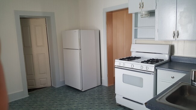 Building Photo - 2 bedroom 1 bath home