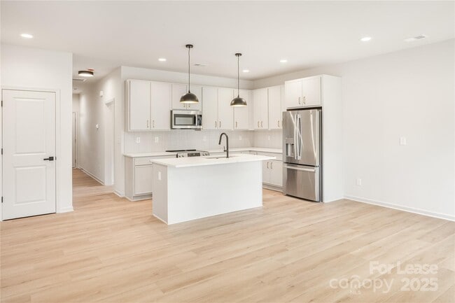 Building Photo - 2718 Mayfair Ave