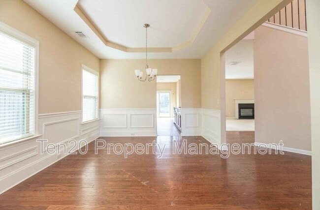 Building Photo - 5018 Lexington Ln