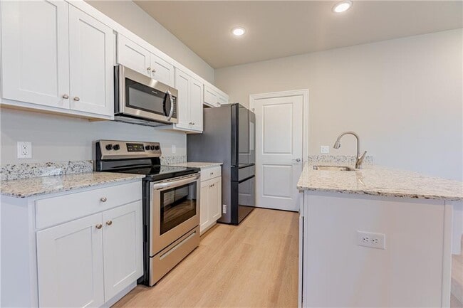 Building Photo - 1408 SW Casuarina Dr