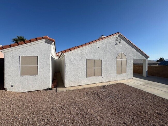 Building Photo - 2BR + 2 BONUS ROOMS with 54 foot Long Boat/Toys DEEP Garage