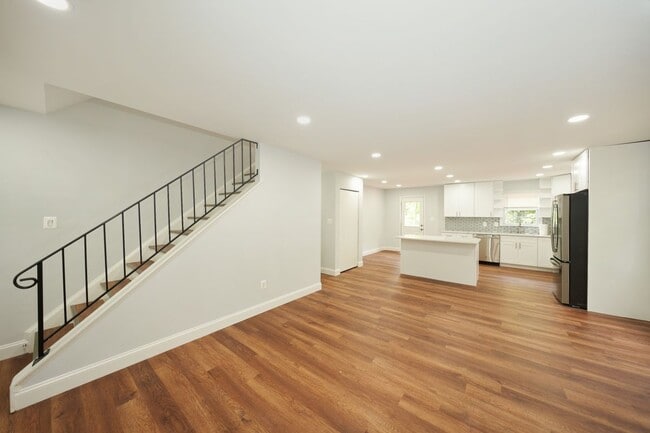 Building Photo - 9900 Kingsbridge Dr