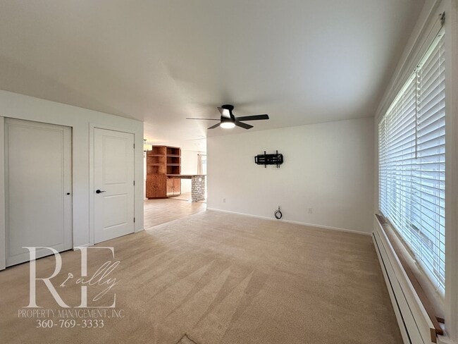 Building Photo - A Warm & Welcoming Rambler in the Heart of Central Kitsap