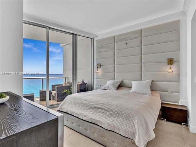 Building Photo - 17001 Collins Ave