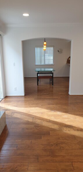 Building Photo - 2102 Nelson Ave