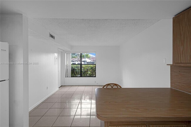 Building Photo - 15070 SW 49th Ln