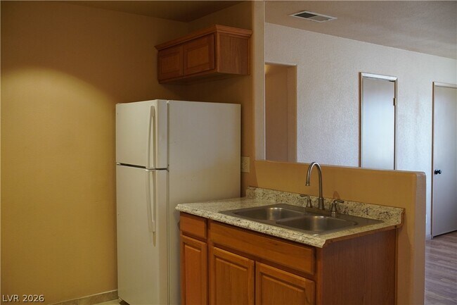 Building Photo - 506 Mckellar Cir