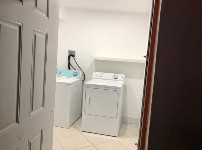 Building Photo - 14321 Boggs Dr