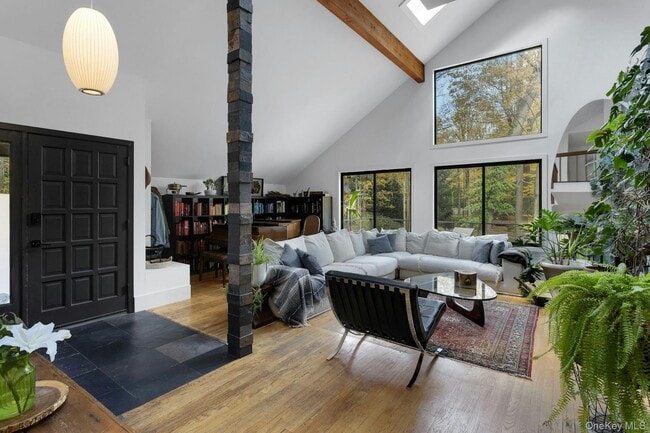 Building Photo - 16 Old Wagon Rd