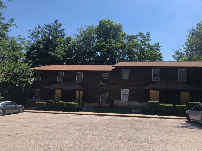 Building Photo - PRICE DROP! Charming 3 bed 2.5 bath Townhome! *6-MONTH LEASES ACCEPTED!*