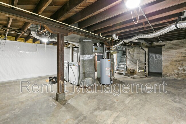 Building Photo - 2820 N 19th Ave