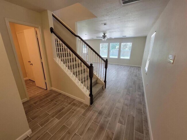 Building Photo - 18222 Valebluff Ln
