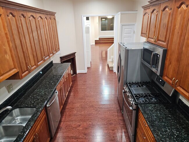 Kitchen - 1919 Saint Paul St