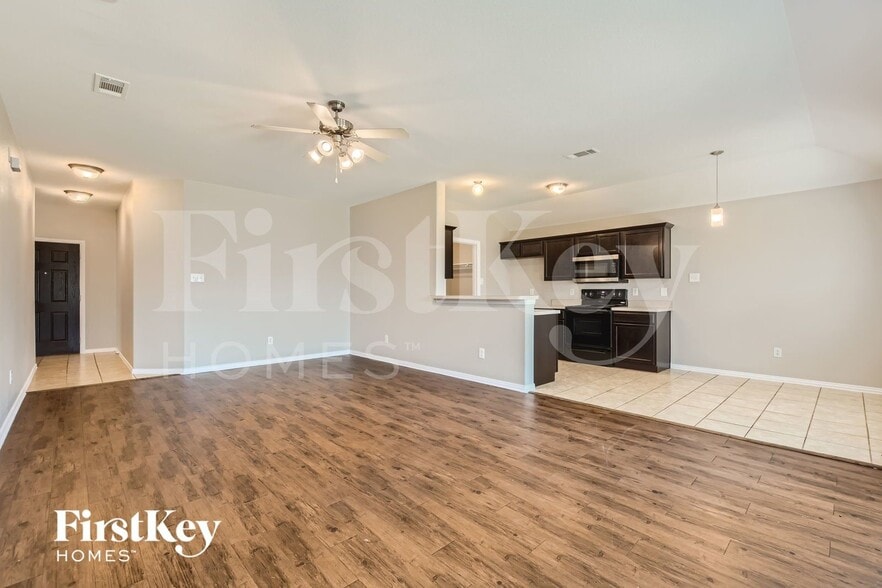 Building Photo - 1825 Ridgecrest Dr