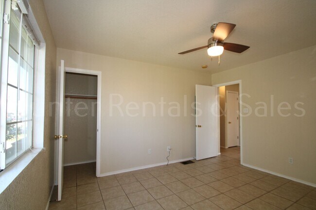 Building Photo - Three Bedroom Beauty!
