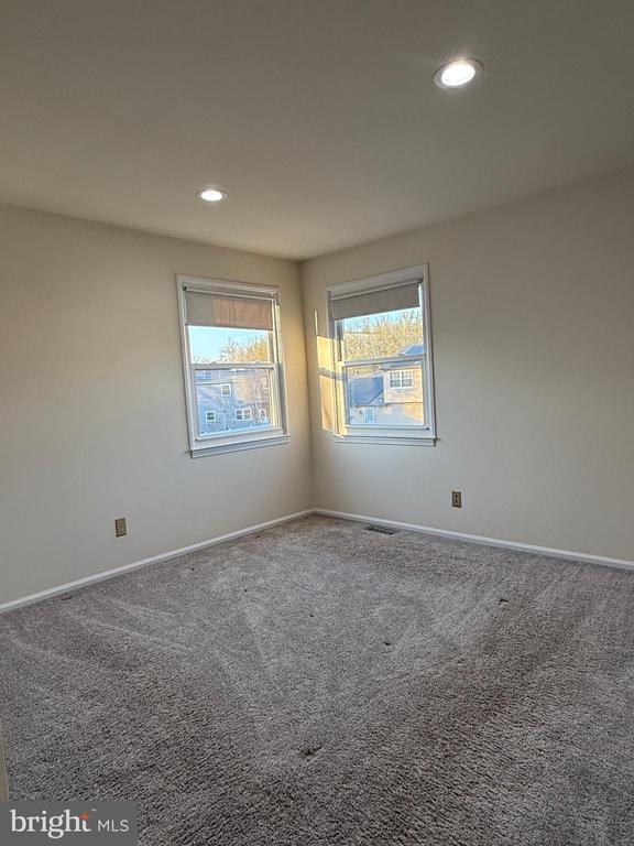 Building Photo - 5 Westbury Dr