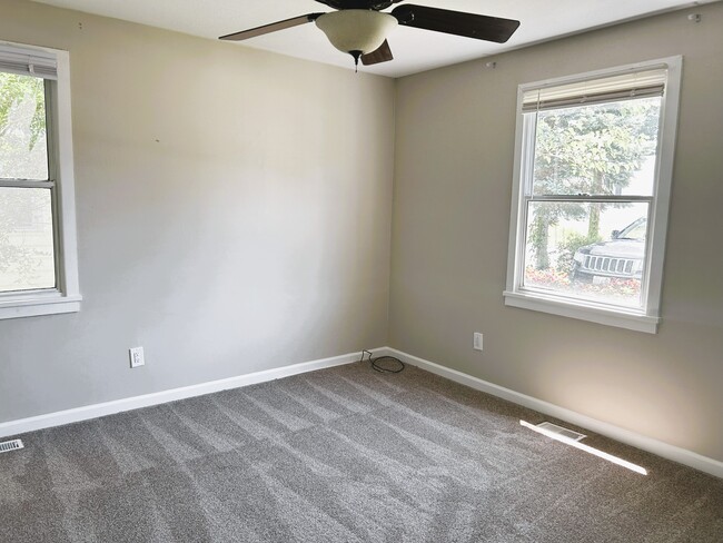 Building Photo - 133 Green Meadow Dr