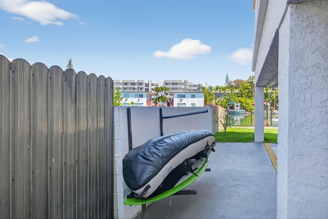 Building Photo - 8125 Crespi Blvd