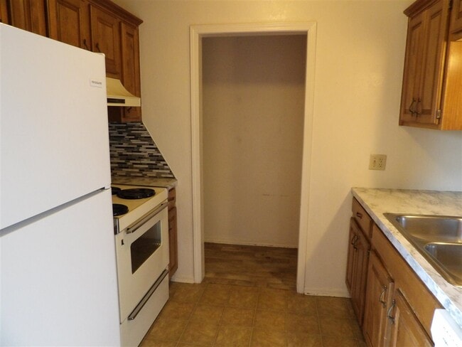 Building Photo - 6820 NW Willow Springs Dr