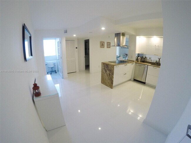 Building Photo - 6917 Collins Ave