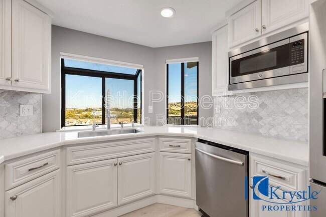 Building Photo - 20 Knoll Dr