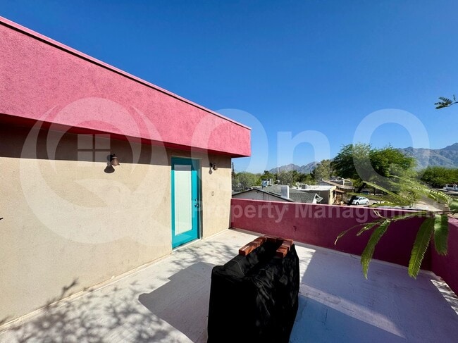Building Photo - 2449 N Goyette Ave